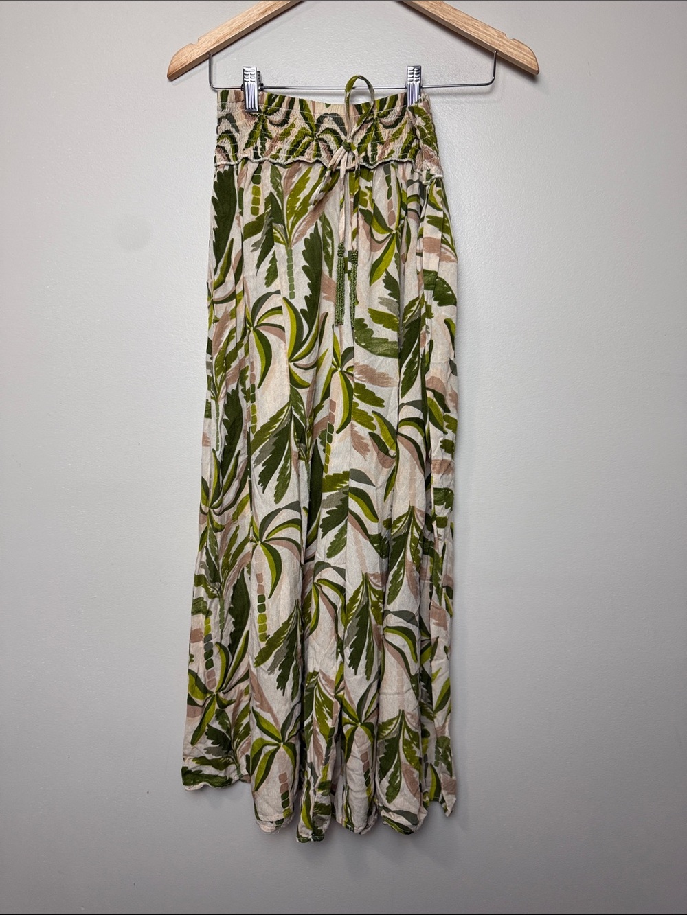 Anthropologie x True Destinations Palm-Print SuperWide Leg pant size M